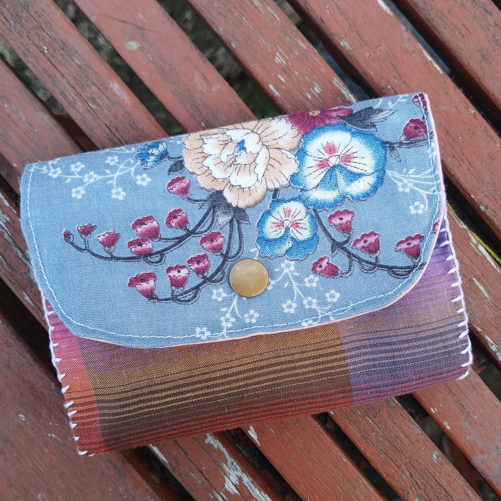 Floral Handmade Women's Wallet, NEW, 5"x4" 3 Interior Pockets Indie Cottagecore